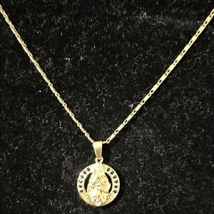 Elegant Gold-Tone Pendant Necklace